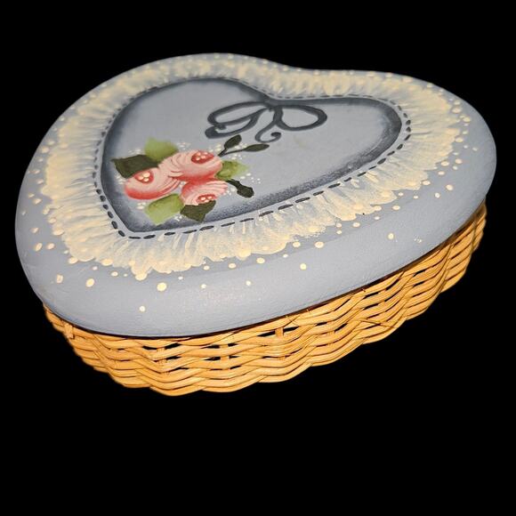 Vintage Hand Painted Heart Shaped Woven Basket Box Floral Blue Lid - Picture 1 of 5